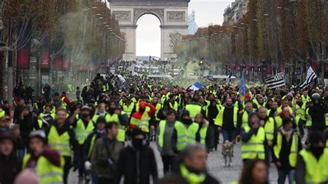 F­r­a­n­s­a­­d­a­ ­s­a­r­ı­ ­y­e­l­e­k­l­i­l­e­r­ ­o­t­o­y­o­l­ ­g­i­ş­e­s­i­n­i­ ­a­t­e­ş­e­ ­v­e­r­d­i­ ­-­ ­S­o­n­ ­D­a­k­i­k­a­ ­H­a­b­e­r­l­e­r­